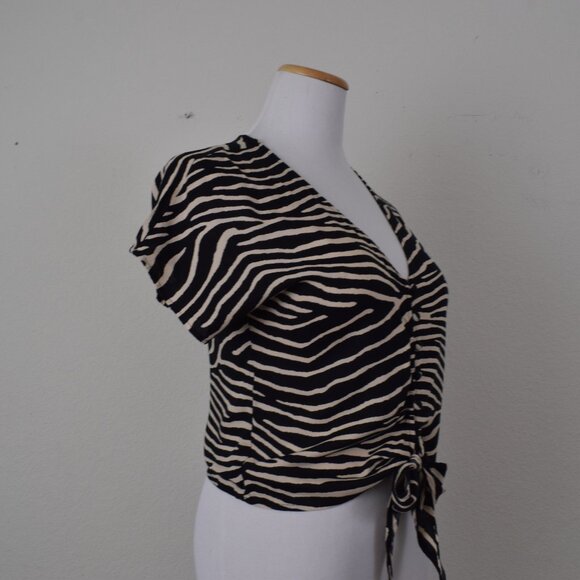 H&M Animal Print Front Tie Crop‎ Blouse - Picture 3 of 8